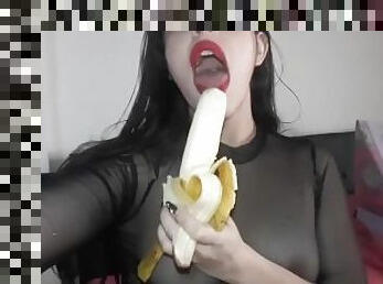 I am so horny that I swallow and suck on a delicious banana, I would like it to be your banana