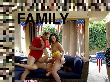 Sneaky Family Threesome Ends With Creampie During 4th Of July BBQ! S3:E3