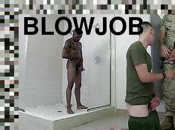 armee, baden, blasen, immens-glied, zwischen-den-rennen, homosexuell, gloryhole, amerikaner, dusche, glied