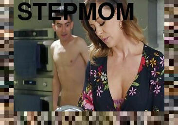 Bigtitted Stepmom Banged From Behind By Lil Guy