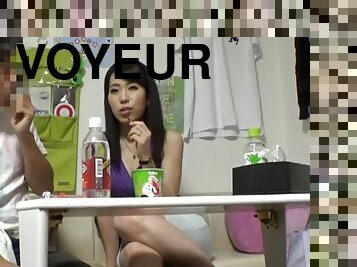 DVD that voyeur how a handsome guy brings a mature woman to the room and brings it to sex ?