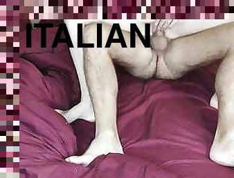 Troia italiana filmata di nascosto mentre tradisce il marito