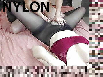 cul, gros-nichons, levrette, collants, ejaculation-sur-le-corps, ados, branlette, pieds, cow-girl, en-nylon