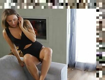 A Spellbinding Solo Affair: Czech Stunner Fingers Sweet Slit - PornWorld