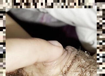 clitoris-bagian-atas-vagina-paling-sensitif, berambut, besar-huge, mastubasi, orgasme, vagina-pussy, seorang-diri