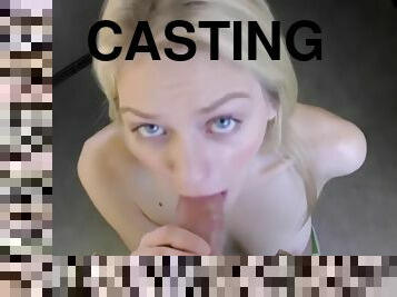 Luomo Afferra La Macchina Fotografica E Organizza Casting Porno In