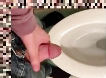 pisser, public, amateur, ados, gay, européenne, euro, toilette, fétiche, solo