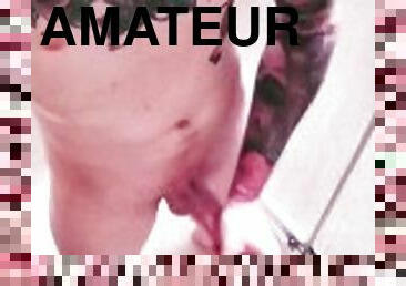 baignade, masturbation, amateur, ejaculation-sur-le-corps, jeune-18, douche, solo, goth, tatouage