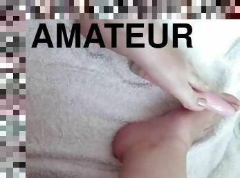 masturbation, amateur, babes, jouet, massage, pieds, point-de-vue, solo, branlette-avec-les-pieds