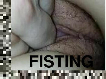 Fisting pussy