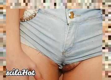 Cameltoe in micro shorts without panties