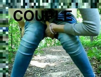 couple pee in the woods/???? ?????? ? ????