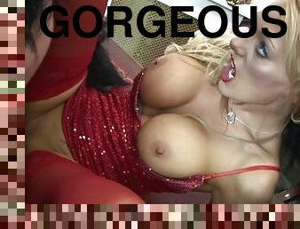 gros-nichons, orgie, babes, ejaculation-sur-le-corps, branlette, ejaculation, blonde, magnifique, masque