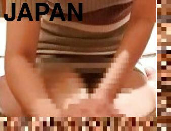 amateur, ejaculation-sur-le-corps, japonais, branlette, massage, doigtage, point-de-vue, femme-habillée-mec-nu, belle, bout-a-bout