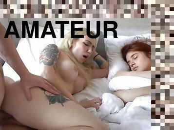 cul, levrette, chatte-pussy, amateur, fellation, ejaculation-sur-le-corps, énorme-bite, lesbienne, dormant, trio