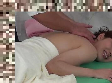 JAVHUB Sexy Yura Hitomi fucked by her masseur