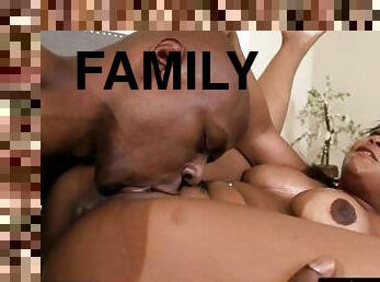 tetas-grandes, enorme, coño-pussy, negra-ebony, polla-enorme, hardcore, garganta-profunda, familia, con-piercings, hermana