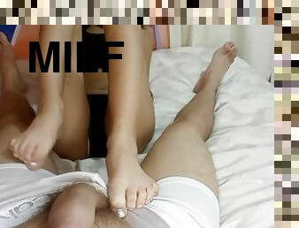 handjob with nice feet!! Paja con lindos pies!!!