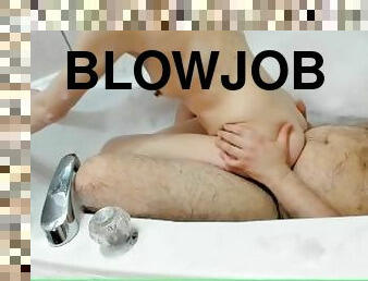 Au menu blowjob handjob masturbation léchage de pied sensualité cumshot et bien plus dans le bain
