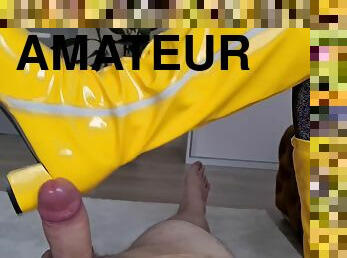 amateur, ejaculation-sur-le-corps, milf, pieds, bas, point-de-vue, fétiche, latex, branlette-avec-les-pieds, bottes