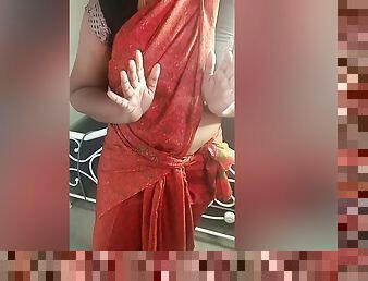 Saree Mami Seducing