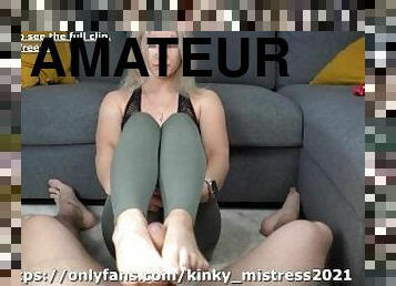 amateur, babes, ados, maison, branlette, pieds, point-de-vue, blonde, fétiche, branlette-avec-les-pieds