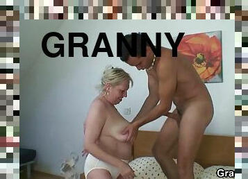 takaapäin, vanha, isoäiti-granny, nuori-18, vanhempi, vanha-ja-nuori