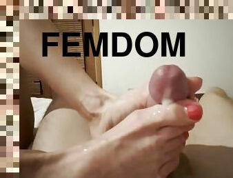 amateur, pieds, ejaculation, fétiche, branlette-avec-les-pieds, femme-dominatrice, orteils