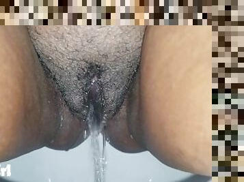 bañando, peluda, meando, coño-pussy, amateur, negra-ebony, interracial, madurita-caliente, mamá, negra