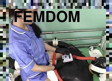 bdsm, koneet, fetissi, lateksi, kakistelu, sidonta, ruskeaverikkö, femdom, kumi