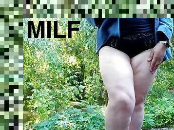 en-plein-air, pisser, public, russe, amateur, milf, maison, maman, belle-femme-ronde, joufflue