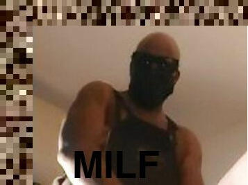 Gangster fucking milf til she creams on his dick