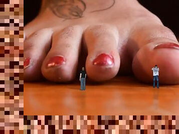 Giantess Dirty Feet