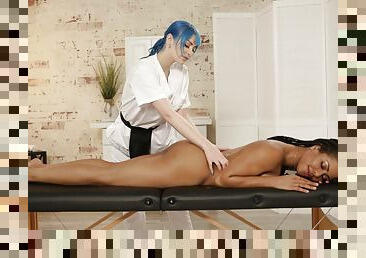 Buxom ebony Kira Noir gets seduced by lesbian masseuse
