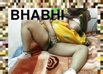 Bhabhi Ki Salwar Khol Ke Badi Gand Dekhi