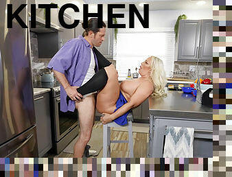 Curvy Jenna Love kitchen sex