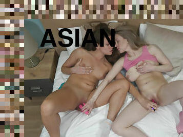 asiatique, gros-nichons, chatte-pussy, lesbienne, jouet, doigtage, culotte, baisers, blonde, mignonne