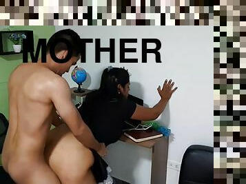 I fuck my stepmother when she is cleaning the studio
