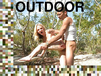 Faye Runaway loves outdoor anal fucking