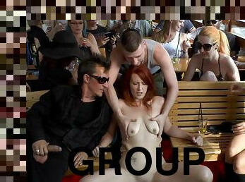 orgie, en-plein-air, public, hardcore, bdsm, cam, sexe-de-groupe, voyeur, esclave, rousse