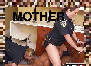 Trespasser is subdued by mother i´d like to fuck cops