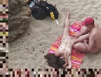 Beach Voyeur Porn - Mature Couples Have Intimacy