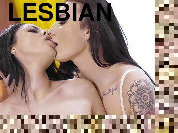 Big Knockers Lesbians Facesitting 2 - Lesbea