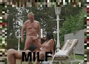 gros-nichons, levrette, en-plein-air, chatte-pussy, anal, milf, hardcore, trio, gros-seins, seins