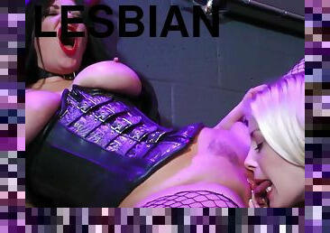 ציצי-גדול, לסבית-lesbian, סאדו-מאזו, בלונדיני, מנוקב, חזה-גדול, ציצים, פטיש, שעבוד