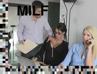 Jaw-Dropping MILFs At The CFNM Secret "Friendly Fondling"