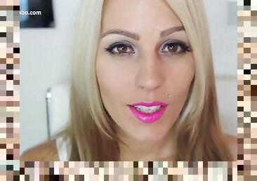 Cute blonde Jessica solo on webcam