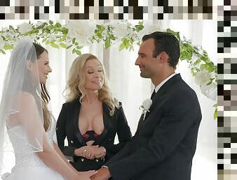 Bride, groom and bride’s maid throw a crazy threesome