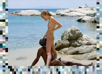 tricherie, poilue, en-plein-air, chatte-pussy, fellation, interracial, hardcore, black, plage, sur-le-visage