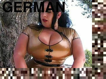 Huge titties german mommy gives head and pearl necklace in retro dress - Cum Load